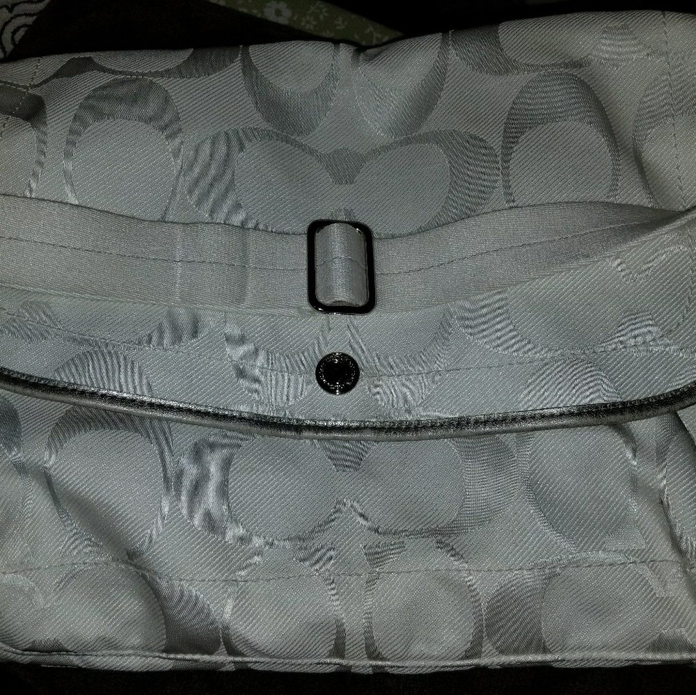 COACH Women's Silver &White Shoulder Messenger B